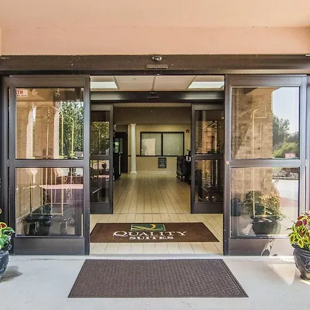 Quality Suites Graham - Burlington South-2