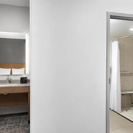 Hyatt Place Indianapolis Airport-2