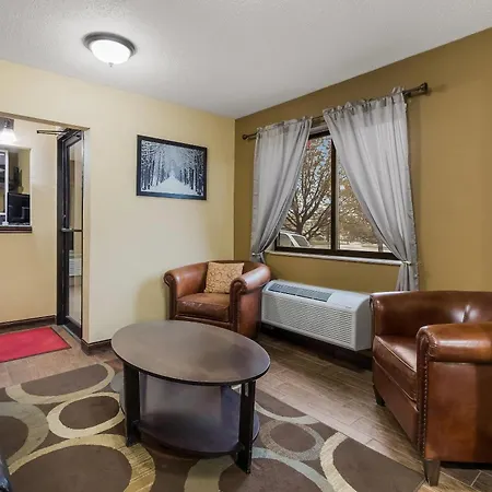 Econo Lodge Inn & Suites Yankton-2