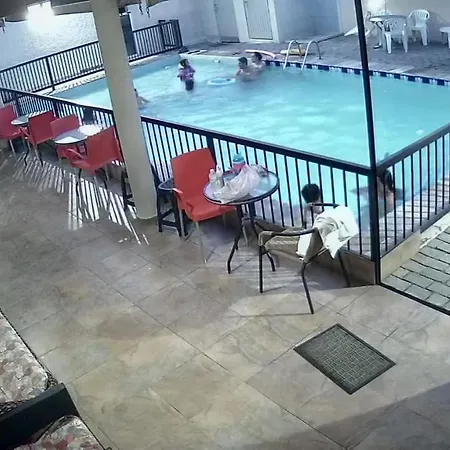 Pousada Parque Suites - Estacionamento e Piscina na Enseada-3