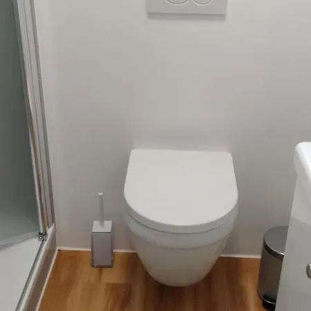 DAS KLEINE HOTEL IPHOFEN, klimatisierte Zimmer- 55 TV, TV mirroring, kleines Secret mit Garten&Terrassen, nahe aller VDP Weingüter, Hunde willkommen, fine dining, nahe KNAUF GIPS KG und KNAUF IT ConneKT-2