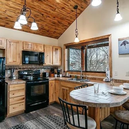 Yellowstone Riverside Cottages-3