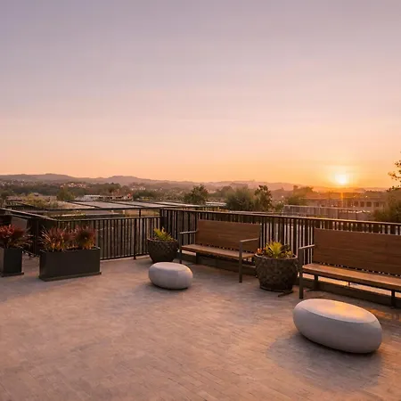 Los Angeles Premium City Suites - Free Secured Parking-3