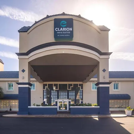 Clarion Inn & Suites Central Clearwater Beach-2
