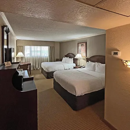 Clarion Inn Garden City-2