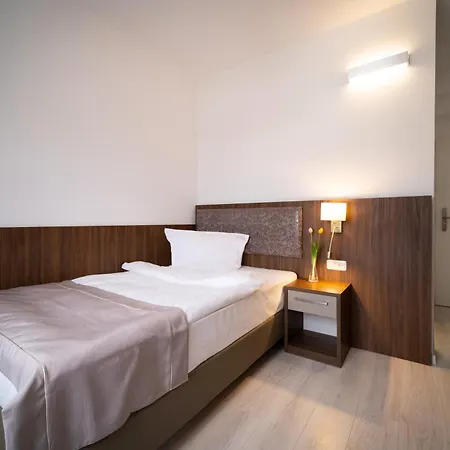 Anor Hotel I Park Sleep & Fly I Frankfurt Airport-2