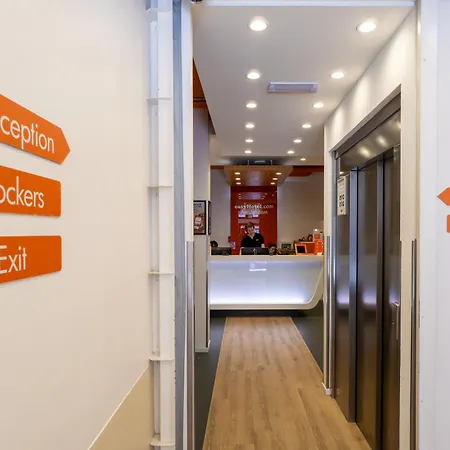 Easyhotel Amsterdam City Centre South-3