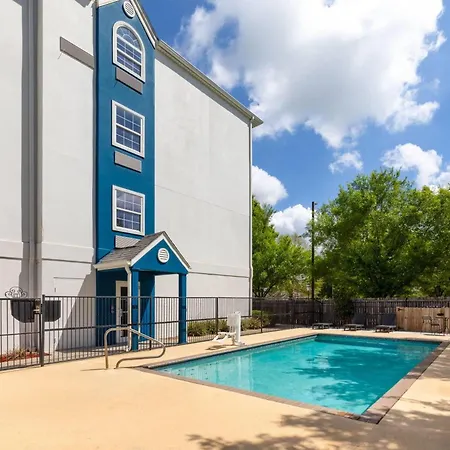 Microtel Inn And Suites Baton Rouge Airport-3