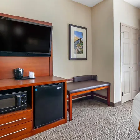 Comfort Suites Oshkosh West-3