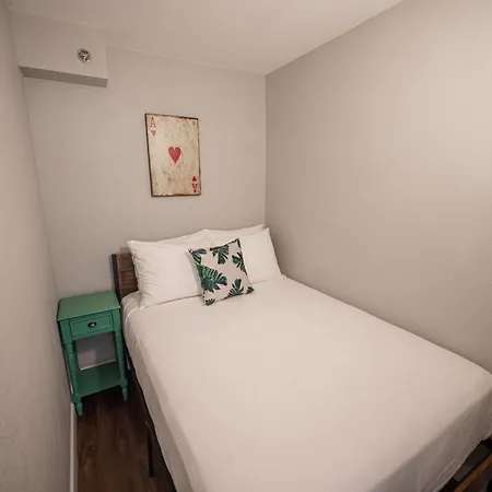 Stay Together Suites - Penthouse On The Strip Sleeps 20 - No Resort Fee-3