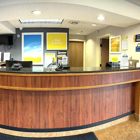 Days Inn By Wyndham Fargo - West Acres-2