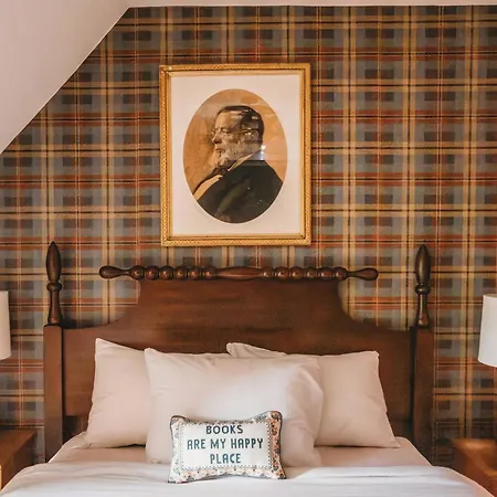 Hideaway Inn Lenox-3