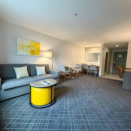 Comfort Inn & Suites Sturbridge-Brimfield-2