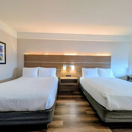 Holiday Inn Express & Suites Galveston West-Seawall-3