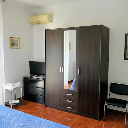 Cassiodoro Rooms Affittacamere-3