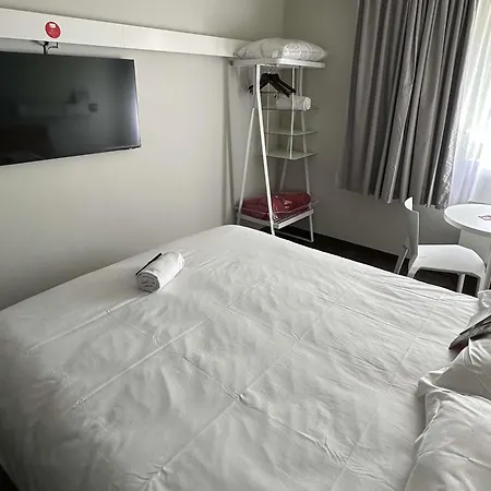 Ibis Abbeville-2