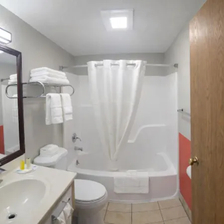 Super 8 By Wyndham Lewiston-2