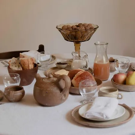 Maison Gamboia, 5 chambres d'hôtes de charme et résidence d'artistes, au calme, vaste jardin fruitier-2