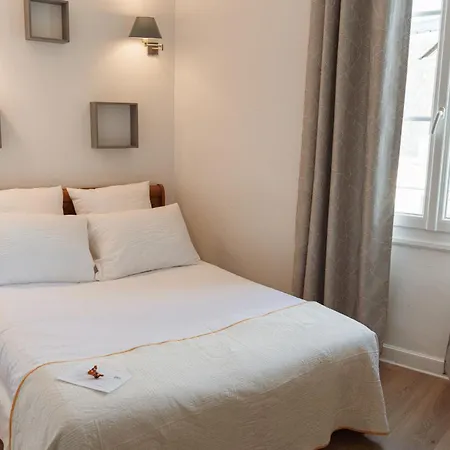 BRIT HOTEL Le Lion d'Or CHINON-3