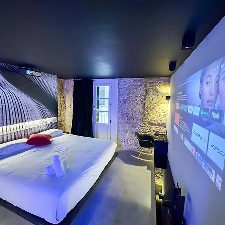 The Black Boutique -- Turistea Suites-3