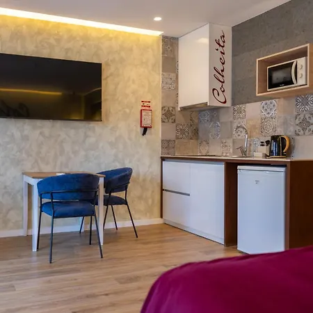 Lounge Inn Guest House-2