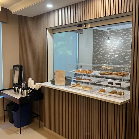 Best Western Plus Hotel Montreal-2