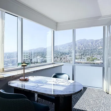 Embassy Suites Los Angeles Glendale-2