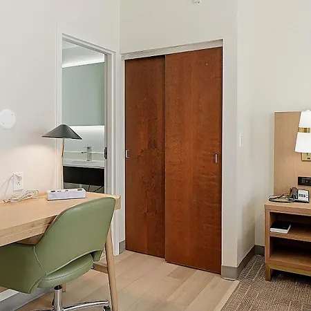 Best Western Plus Hannaford Inn & Suites-3