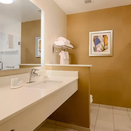 Fairfield Inn & Suites By Marriott Alexandria-2