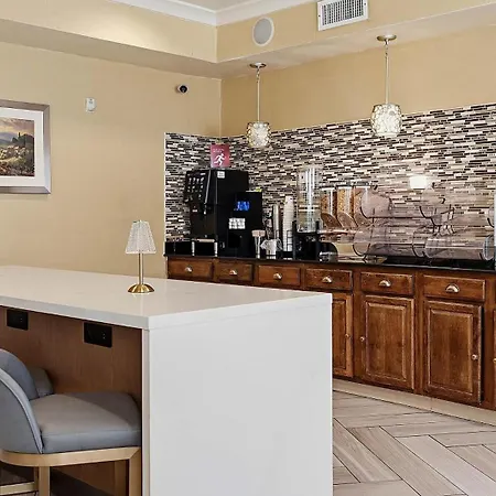 Best Western Plus Hannaford Inn & Suites-2