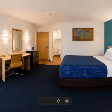 Econo Lodge Menomonie-2