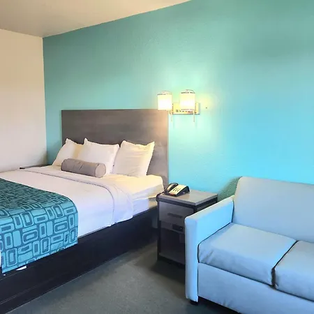 Howard Johnson By Wyndham Galveston-3