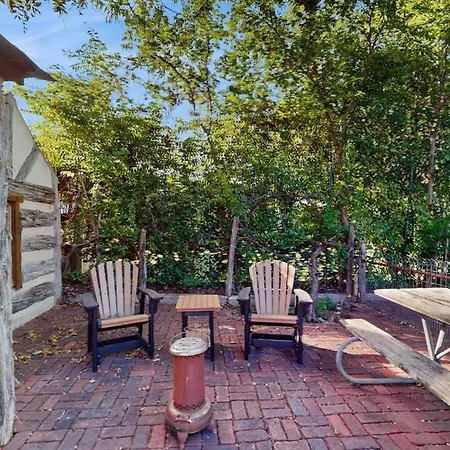 Romantic Cabin With A Patio - Walk To Restaurants, Tasting Rooms & More-3