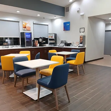 Comfort Inn Near Downtown & Blue Ridge Pkwy-2