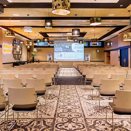 Novotel Paris 14 Porte D'Orleans-3