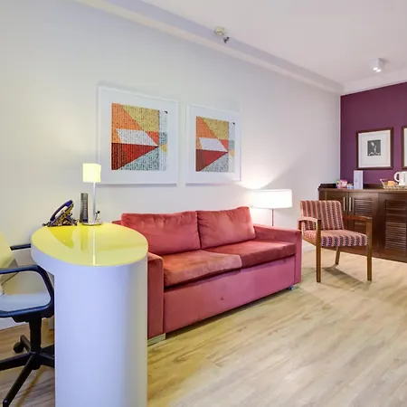Quality Suites Alphaville-3