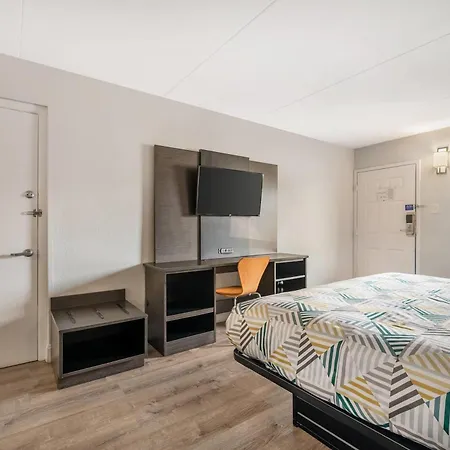 Travelodge By Wyndham Norfolk Airport-2