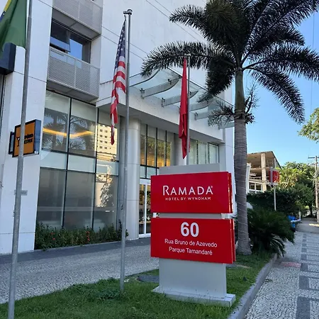 Ramada Hotel & Suites Campos Pelinca-3