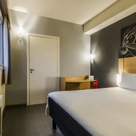 Ibis Uberaba-3