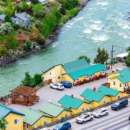 Yellowstone Riverside Cottages-2