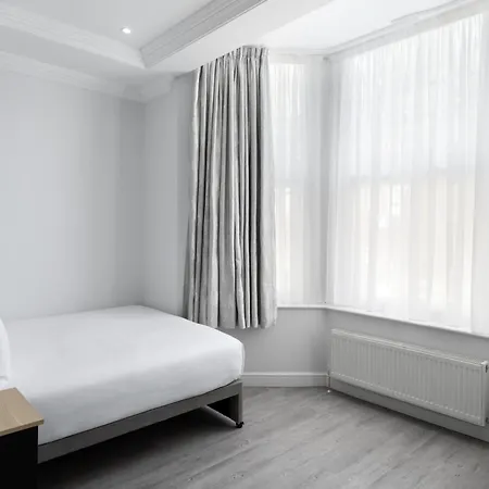 Spark By Hilton London Chiswick-2