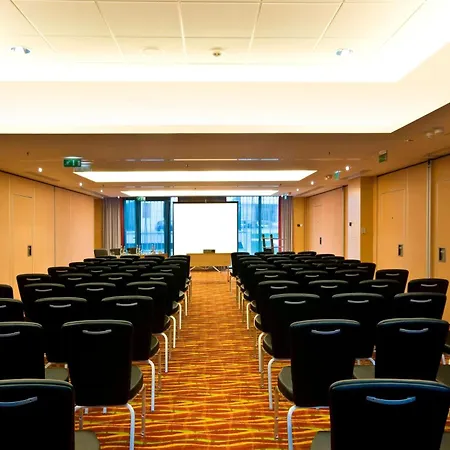 Courtyard By Marriott Paris Saint Denis-3