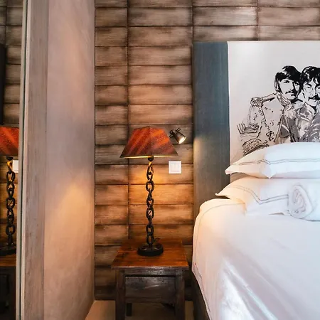 Surfers Lodge Peniche-2