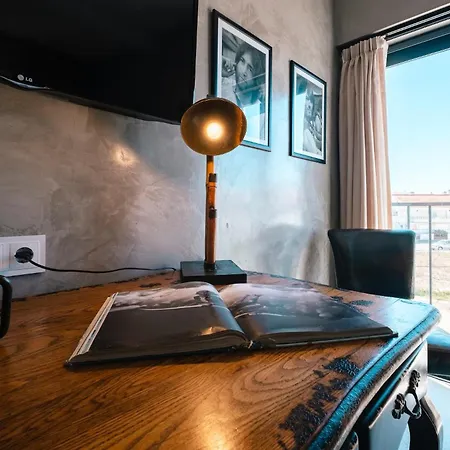 Surfers Lodge Peniche-3
