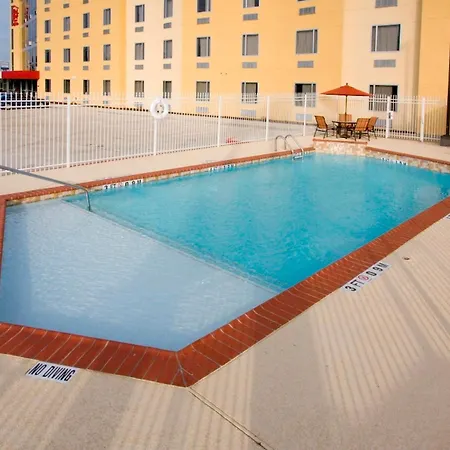 Red Roof Inn & Suites Beaumont-3