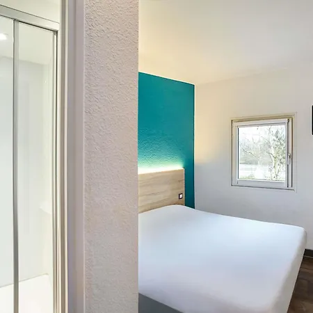 Hotelf1 Antibes Sophia Antipolis-3