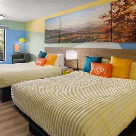 Days Inn By Wyndham Pigeon Forge South-3