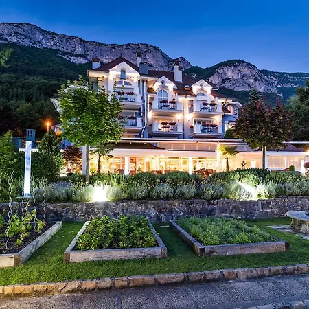 Hotel La Maison Bleue Par Yoann Conte-3