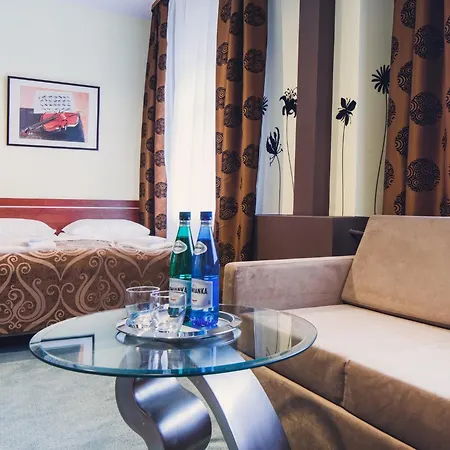 Hotel Chmielna Warsaw-3