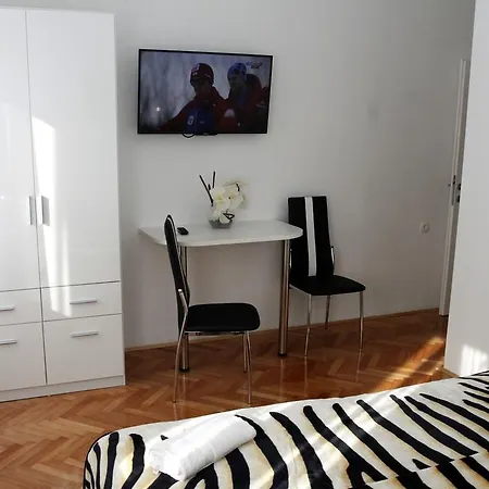 Rooms Miletic Near The Palace-2